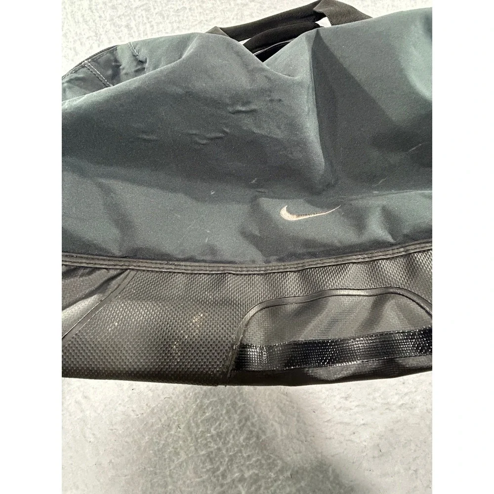 Nike Brasilia Green Training Duffel Bag Gym Travel Padded Shoulder Strap 24 Inch